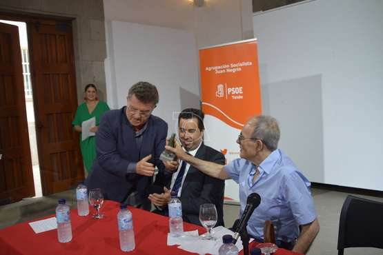 El PSOE rinde homenaje al exconcejal José Alcaraz/TA.